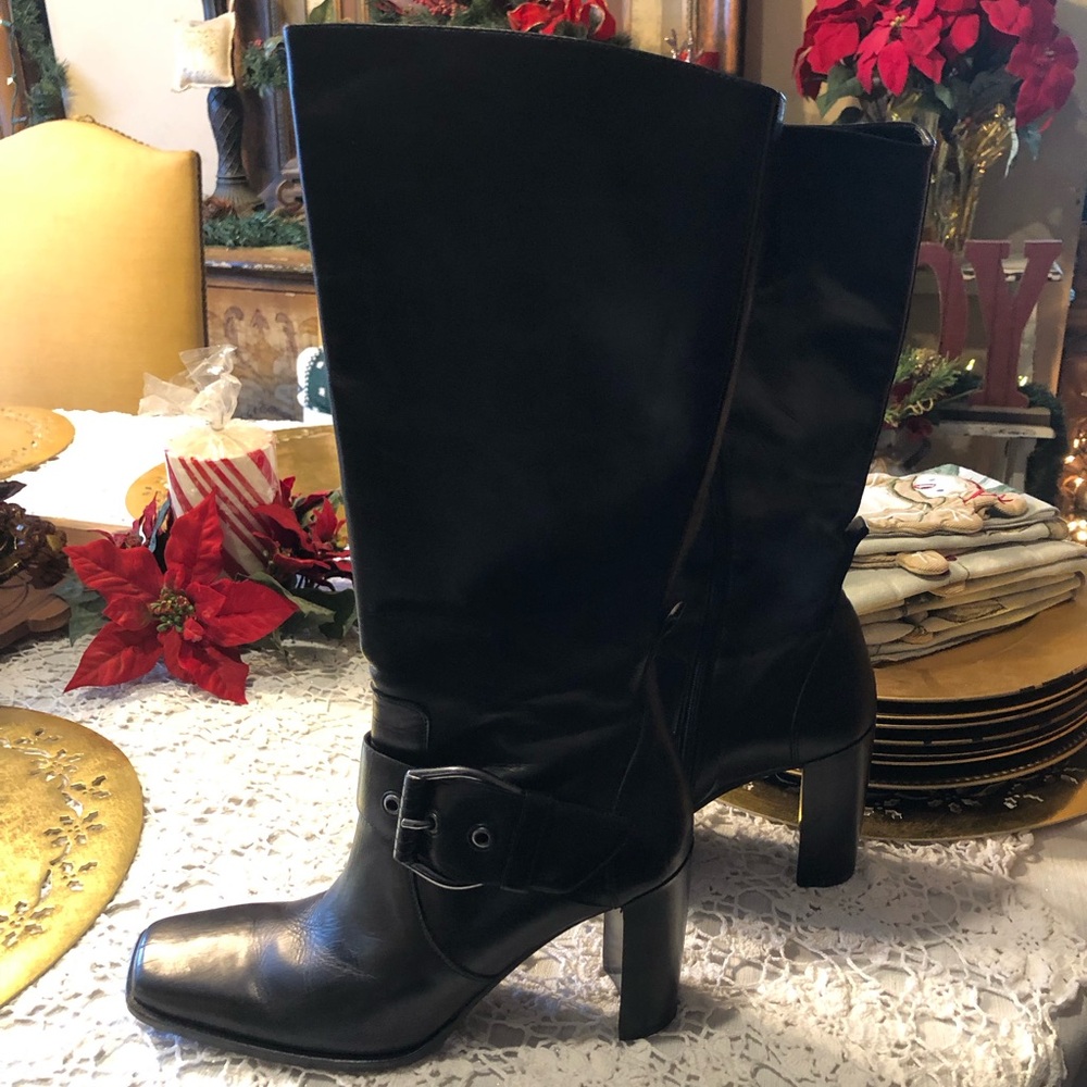 Donald J Pliner, women’s size 10 black baby calf color Heeled boots